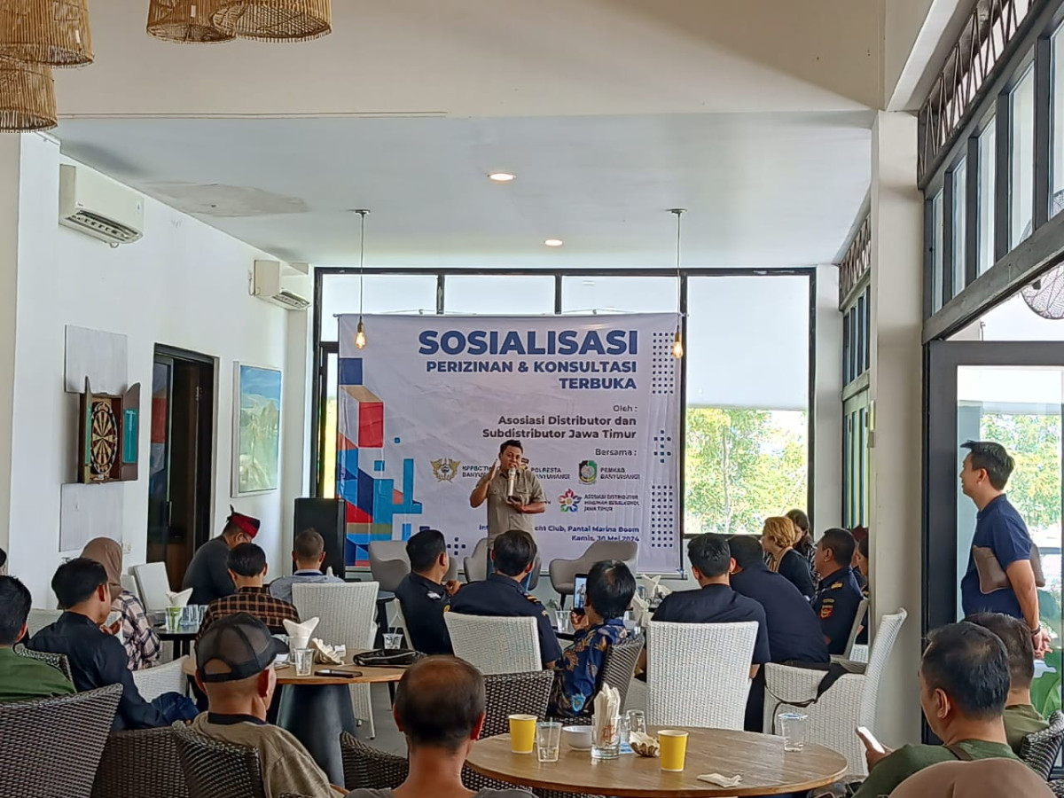 Asosiasi minuman beralkohol Jawa Timur Bersama Pemkab Banyuwangi bea cukai, PHRI, pengusaha minol dan Polresta Banyuwangi menggelar diskusi Bersama di Banyuwangi International Yacht Club, Pantai Marina Boom Kamis (30/5).