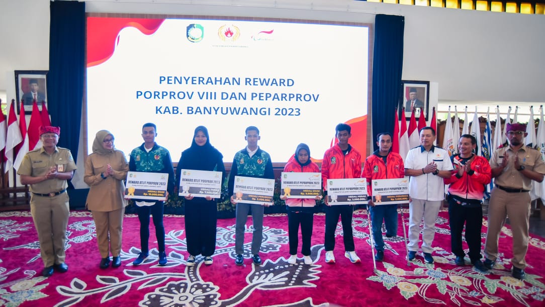 188 atlet dan 29 pelatih beserta 29 official menerima reward dari Pemkab Banyuwangi.