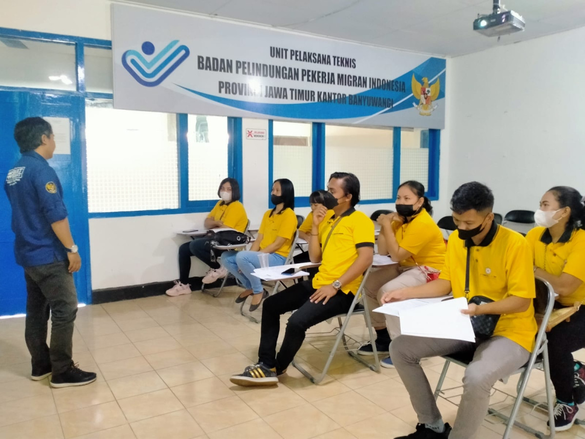 Pekerja Migran Indonesia (PMI) asal Banyuwangi saat menerima pembekalan sebelum keberangkatan ke negara penempatan. (Foto: Dok P4MI Banyuwangi).