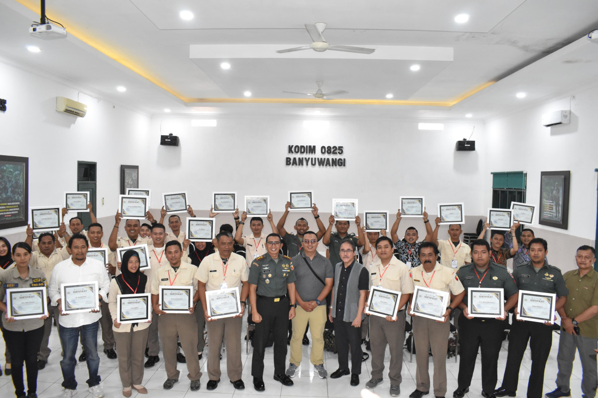 Perwakilan dari Koramil di bawah Kodim 0825 mengikuti pelatihan penulisan berita dan medsos