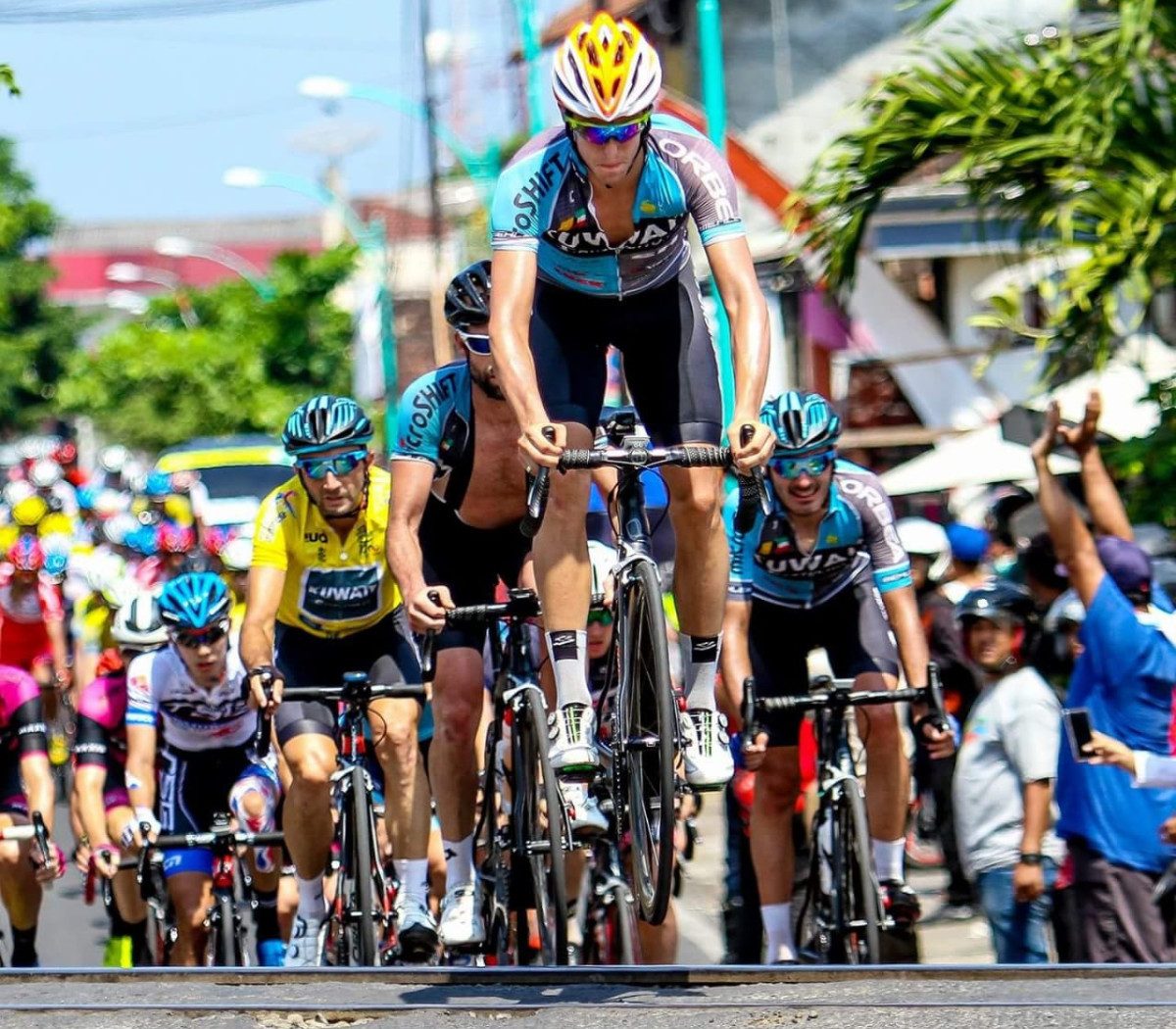 Jalur untuk pembalap yang akan bertarung di Tour de Banyuwangi Ijen segera tuntas diperbaiki