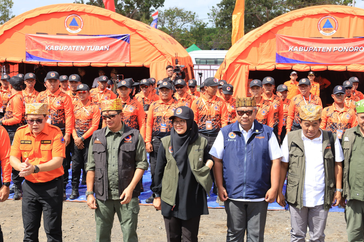 Kepala BNPB Letjend TNI Suharyanto didampingi Bupati Banyuwangi Ipuk Fiestiandani menghadiri Gelar Peralatan BPBD se-Jatim (Foto: istimewa)