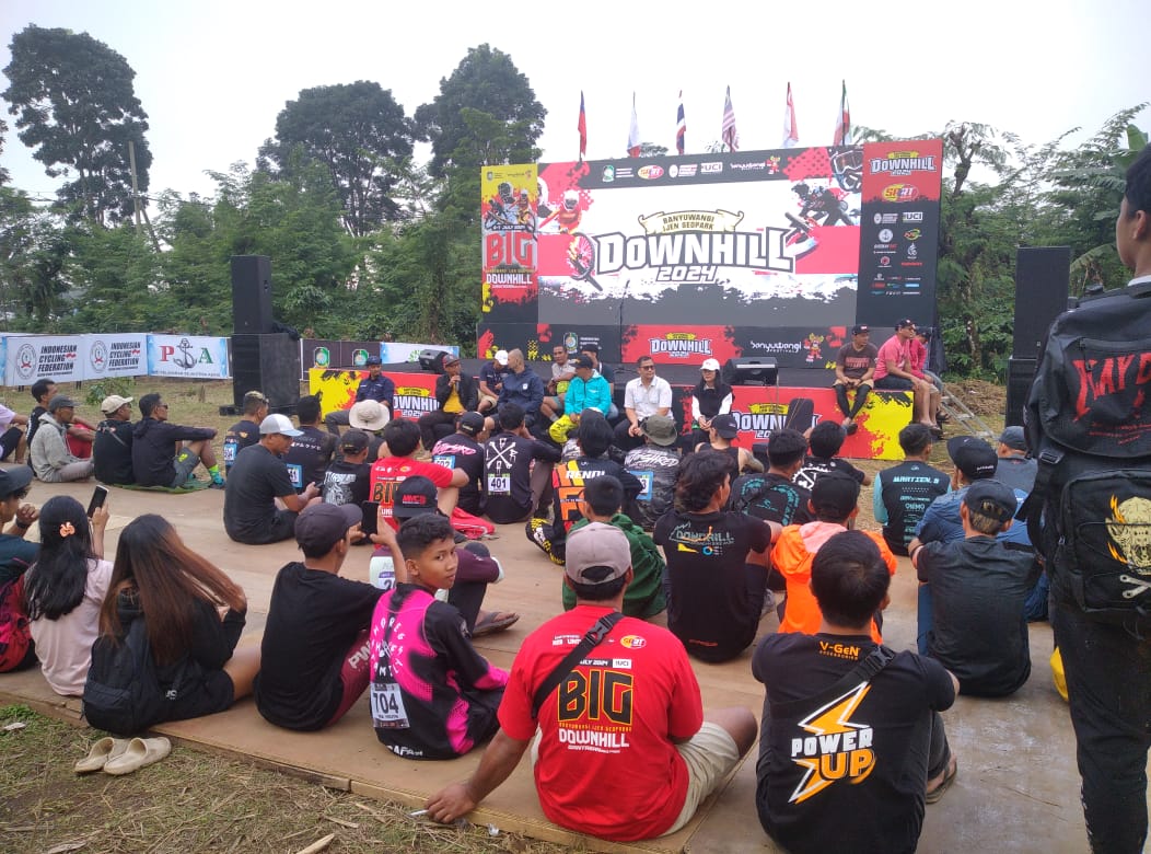 BPJS Ketenagakerjaan  Cabang Banyuwangi melakukan sosialisasi manfaat kepesertaan kepada para atlet pada event Ijen Geopark Downhill 