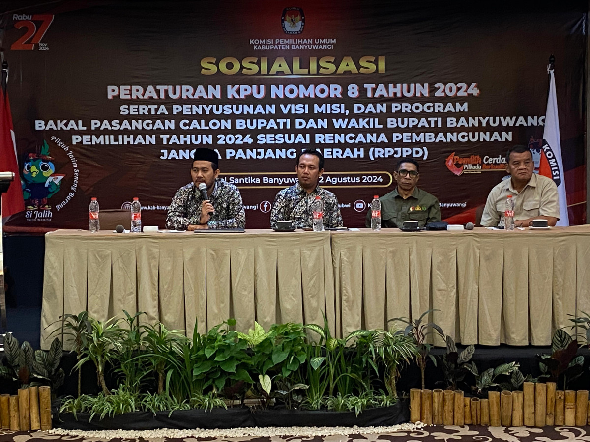KPU Banyuwangi menggelar sosialisasi tahapan Pilkada Banyuwangi 2024 di Santika Hotel, Banyuwangi Jum'at (02/8/2024).