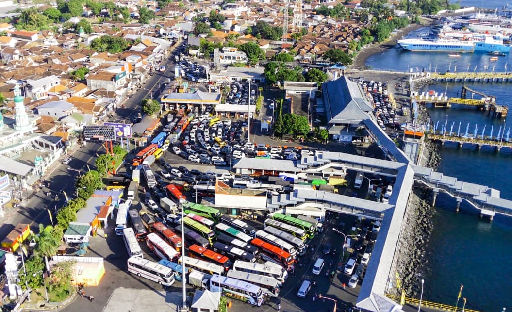 Foto udara pelabuhan Ketapang, Skybridge akan menghubungkan pelabuhan dan Stasiun.