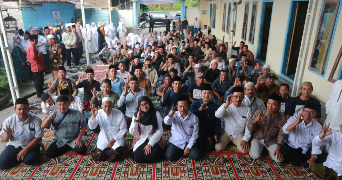 Cabup nomor urut 1 Ipuk Fiestiandani bersama IKSASS (foto : istimewa)