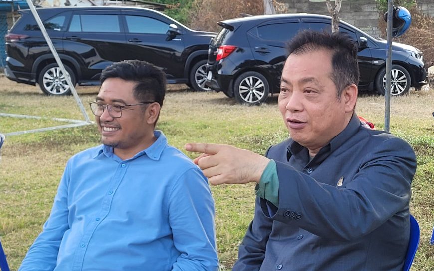 Mantan Manajer Persewangi, Michael Edy Hariyanto bersama Presiden Persewangi Banyuwangi, Handoko.