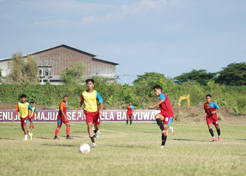 Persewangi Banyuwangi menggelar latihan rutin di Lapangan AIL, Desa Badean, Kecamatan Blimbingsari