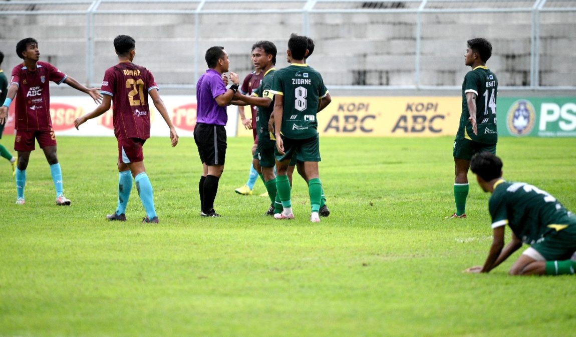 Laga babak 32 besar Liga 4 Jatim antara Persewangi Banyuwangi melawan Persesa Sampang, Senin (20/1/2025)