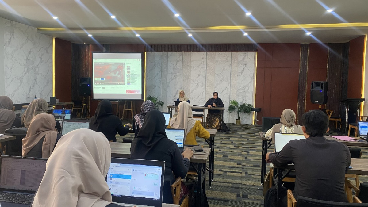 Puluhan perangkat desa di Banyuwangi mendapat pembekalan materi program PESIAR BPJS Kesehatan Banyuwangi, Kamis (6/2/2025)