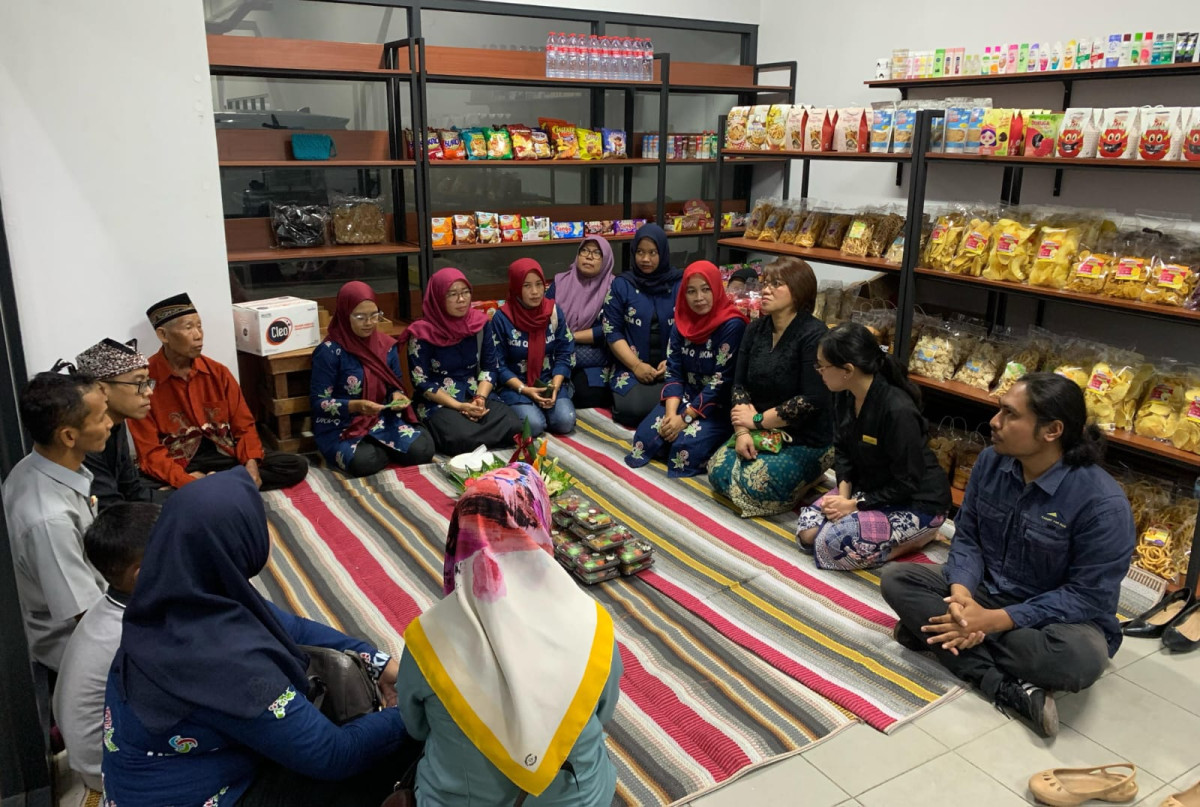 Produk UKM Center Q, komunitas binaan PT Bumi Suksesindo (PT BSI) tampil di Kokoon Hotel