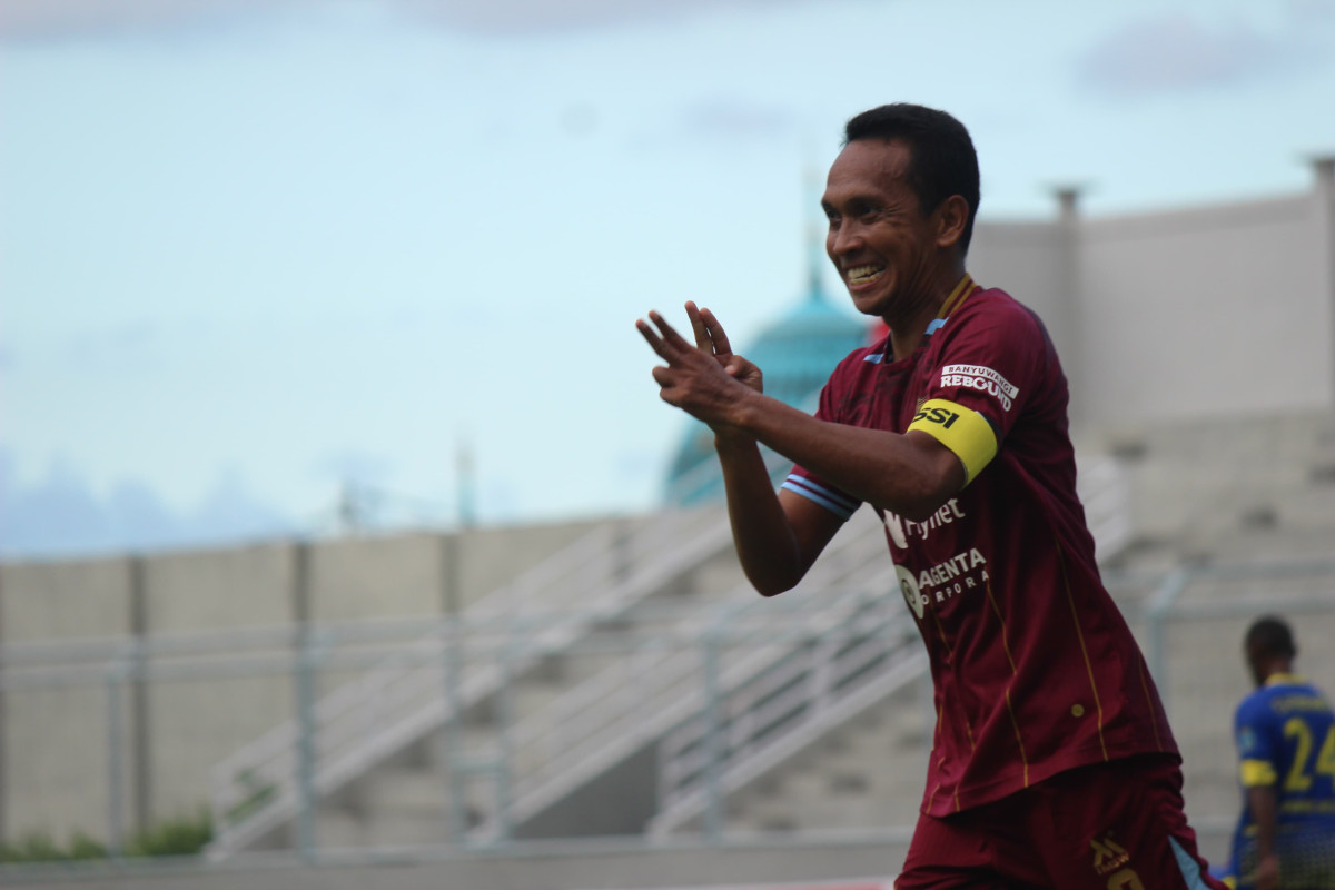 Striker Persewangi, Yusuf Efendi mencetak Quattrick ke gawang Manokwari United.