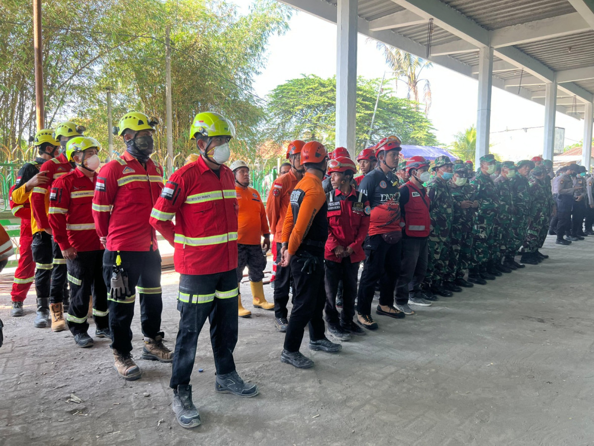 PT Bumi Suksesindo (PT BSI) mengirimkan tim tanggap darurat atau Emergency Response Team (ERT) ke Pondok Pesantren (Ponpes) Al Khoziny, Kecamatan Buduran, Sidoarjo.